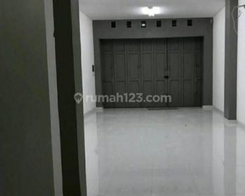 Disewa Ruko Bagus Pusat Niaga di Segitiga Mas