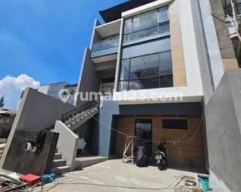 Di Jual Rumah Baru 3 Lantai Setra Duta Royal Grande Exclusive