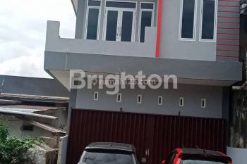 Di Ruko 2 tingkat. bangunan baru. Sangat strategis dekat pasar. Cocok buat an