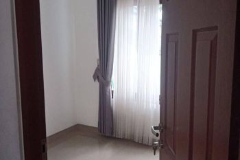 DISEWA/DIKONTRAKAN RUMAH 2 LANTAI DI PERUM BEKASI TIMUR REGENCY