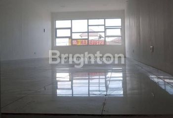 Ruko Wilayah strategis cocok untuk Bisnis dengan parkiran luas daerah Marlboro