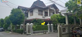 Rumah Luas Mewah Hook 2 Lantai di Taman Galaxy Bekasi Kota