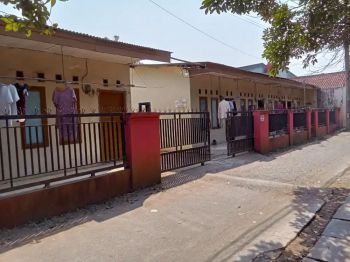 Kontrakan 32 pintu di cijingga