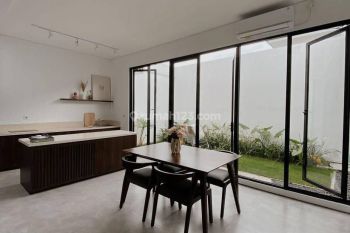 Rumah Mewah Full Furnished Dekat Danau di Ivy Park BSB Semarang