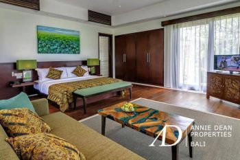 FREEHOLD LUXURY VILLA WITH PANORAMIC OCEAN VIEWS