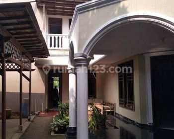 Dijual Rumah Besar Beserta Kontrakan 15 Pintu di Cimone