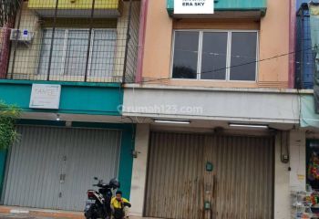 Disewakan Ruko 3 Lantai di Bulevar Hijau Harapan Indah Bekasi