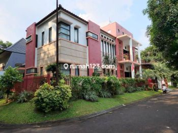 Rumah Asri Ada Swimming Pool, Sektor 9 Bintaro Jaya