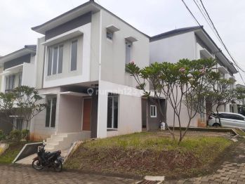 Rumah Hook Eklusive 2 Lantai Siap Huni di Cibubur