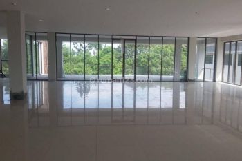 Dijual ruang usaha gedung baru 4 lantai , luas bangunan 2400 m² setiabudi utara.