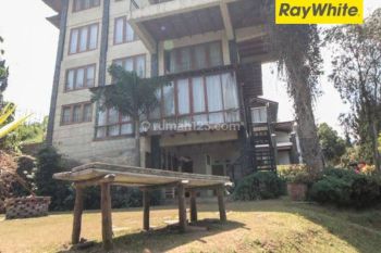 Rumah di Villa Istana Bunga Lembang 4 Lantai View Gunung