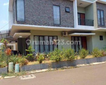FOR RENT RUMAH 2 LANTAI POSISI HOOK DALAM KOMPLEK ELIT CONDET JAKTIM