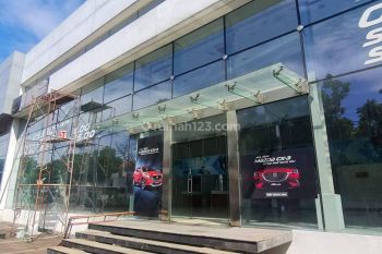 For Rent Showroom Mobil, Lokasi Bagus di Mt Haryono
