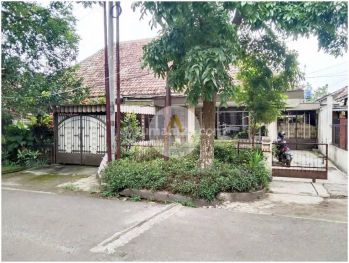 Rumah Luas Strategis Pusat Kota Sayap Riau Bandung