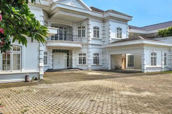 Pondok indah Rumah Classic Luas kondisi bagus strategis