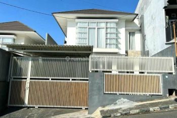 Rumah 2 Lantai Desain Modern di Dieng, Malang