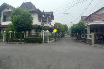 Rumah mewah 2 lantai di taman galaxy bekasi lokasi strategis