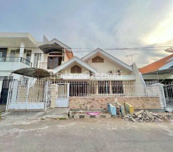 Disewakan Rumah Dharmahusada Indah Utara 2 Lantai Hadap Utara