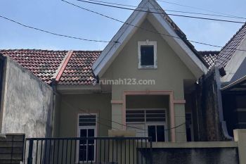 DIJUAL murah Rumah depan taman Lokasi Cakep Di medang lestari