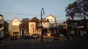 RUANG USAHA CAFE MAINROAD RIAU SIAP PAKAI, BANDUNG