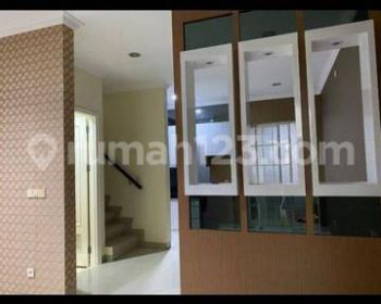 Sewa rumah di Jalan Green lake city, cluster West Eroupe. Bagus