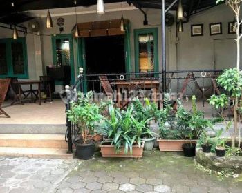 Rumah Dan Ruang Usaha di Mainroad Naripan Bandung