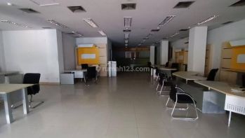 Di Sewakan Gedung 3 Lantai Jakarta Pusat, Lokasi Prime Jalan Lebar