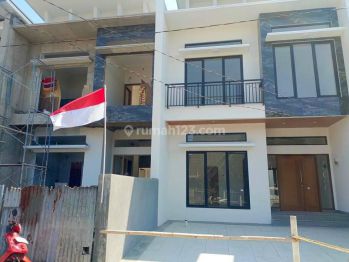 Tinggal 2 Unit. Rumah Baru Buah Batu Turangga Bandung 2 Lantai