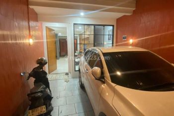 Rumah Kebon Jeruk Jakarta Barat Luas 4x17m 2.5lt Shm Semi Furnish