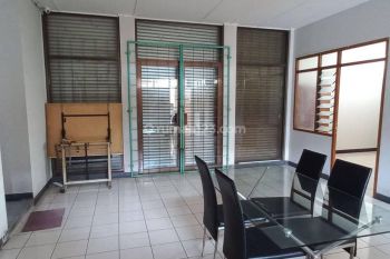 Ruang Usaha di Ciumbuleuit seluas 300 m², sangat strategis