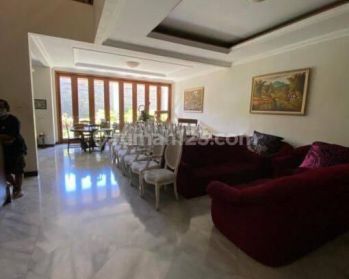 Di Jual Rumah Full Furnished di Setraduta Raya