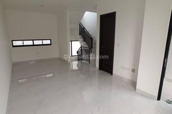 Disewakan Rumah 5x15 3 Lantai Tipe Lavender Brand New Murah