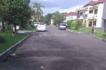 Rumah asri dan luas perumahan taman permata