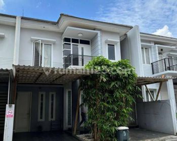 Rumah bagus dalam komplek di Sektor 3 area bintaro