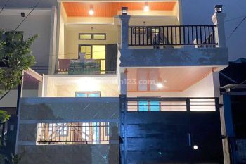 Dijual Rumah 2 Lantai Sudah Revovasi Lokasi di Kiwi Residence Graha Raya Bintaro