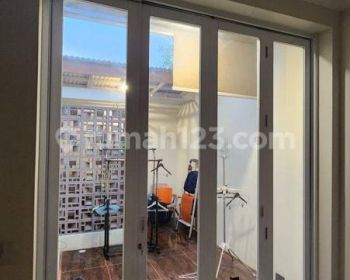 Rumah 2 lantai dekat ddngan pasar modern bsd