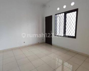 Rumah luas dengan rooftop di Villa Bintaro Regency