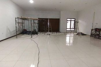 Disewakan Ruko 1 lantai baru renov di Mainroad Ciateul Bandung