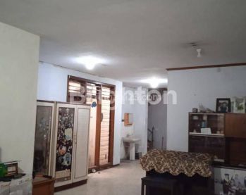 DUKUH KUPANG BARAT 3 LANTAI - CASH ONLY