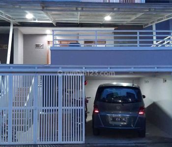 Rumah Modern 2,5 Lantai di Perumahan Elit Daerah Padalarang