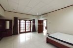 thumbnail-spacious-house-with-nice-huge-garden-at-kuningan-area-11