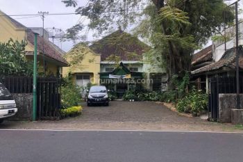 RUMAH HERITAGE MODEL KLASIK BELANDA di TENGAH KOTA MALANG