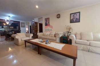 Dijual rumah terawat halaman luas  komplek Setrasari Bandung