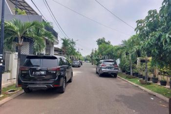 Rumah Bagus Depan Taman Hadap Selatan di Cluster Ifolia