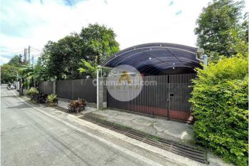 Rumah di Sarijadi siap huni Tanah luas taman depan belakang
