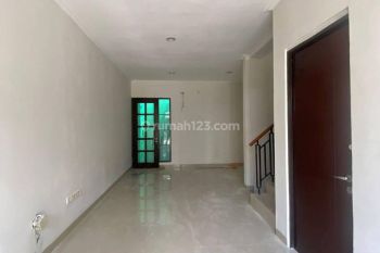 Di sewa rumah green lake city 2 lantai dengan harga murah