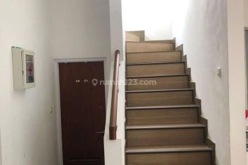 Disewakan Rumah 2 Lantai Furnished di Telaga Golf Sawangan