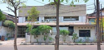 Gudang Nol Jalan Raya Zamhuri Rungkut, Strategis