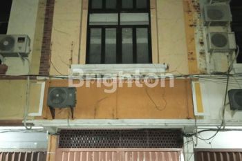 RUKO GUBENG SIAP PAKAI DI PUSAT KOTA DI AREA KOMERSIAL