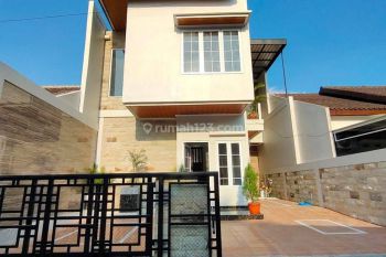 Rumah Mewah Dekat Pasar Rejodani . . Rumah baru siap huni dengan desain mewah